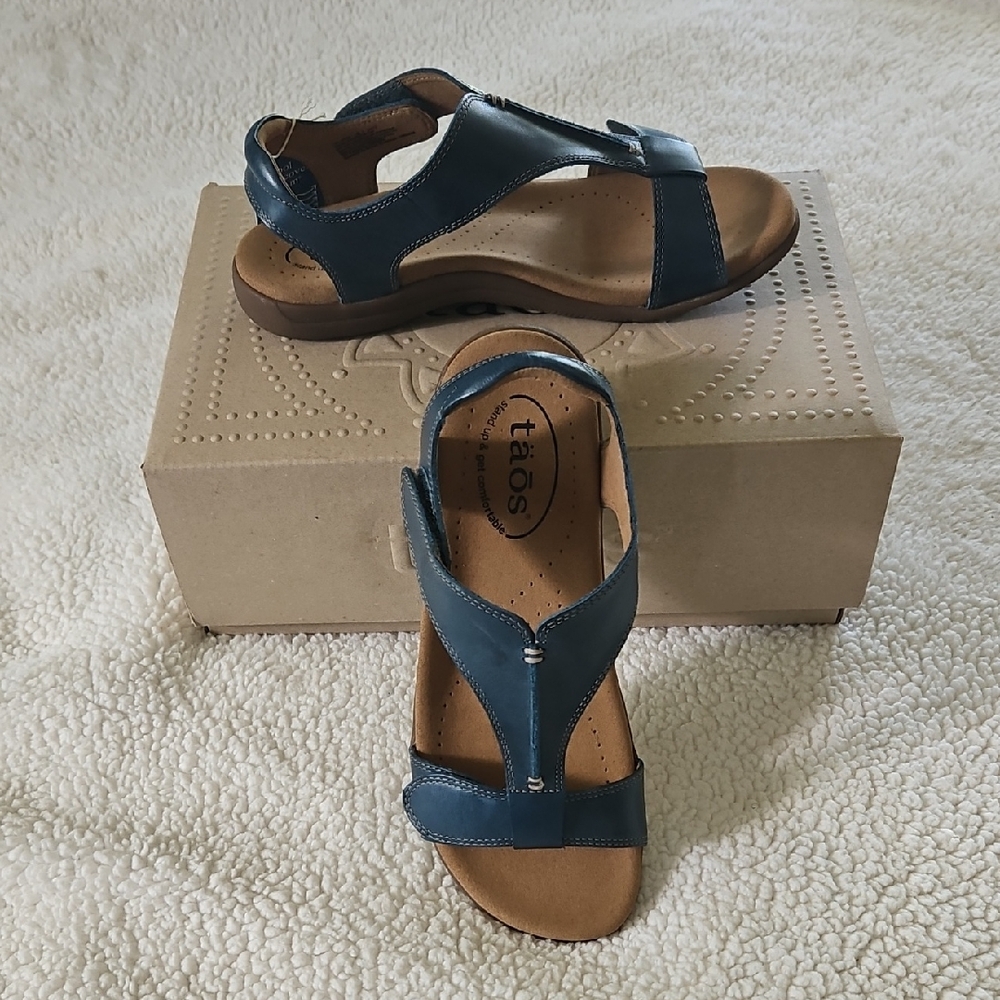 Women's Taos "The Show" Sandals, Size 7.